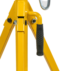 Держатель штатив -держателя стоят инструменты для крыши