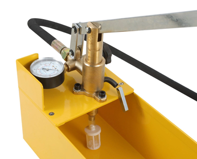 Как безопасно управлять испытательным насосом?